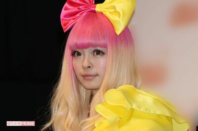 きゃりーぱみゅぱみゅがSNSにアップした斬新すぎる“妊娠報告”フォトに「ぶっ飛んでる」ネットで物議に、…