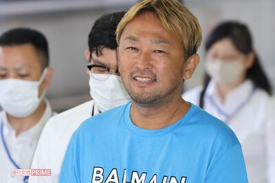 逮捕のガーシー、“不敵な笑み”の裏にあった「機内の様子」と警視庁が報道陣に説明した“異例事態”