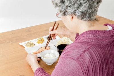 名医が提案!「60歳過ぎたらやめるべき7つのこと」健康第一の食事や苦しいがん治療、過度な運動も不要