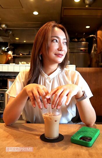 髪色やネイルでも秋色を楽しんでいます! 写真提供/加藤綾菜
