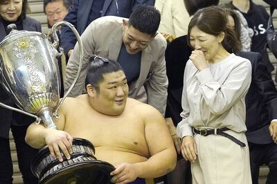 《大相撲》尊富士が110年ぶりの快挙!「ラーメンは苦手」高野豆腐に“たらの子あえ”に“鮫のすぐめ”、優…